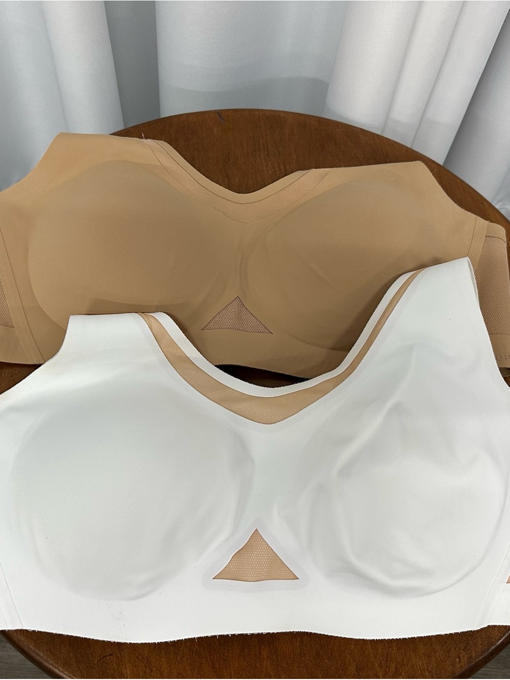 Honeylove lot of 2 Seamless Wireless V-Neck Bra - White & Tan size 1X